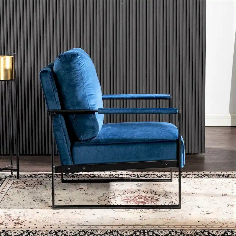 25.4 Fauteuil en velours avec accoudoirs métalliques